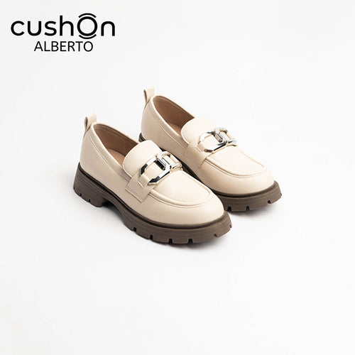 cushOn Women's Erin Buckle Flats