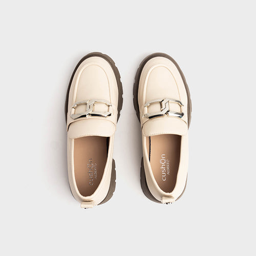 cushOn Women's Erin Buckle Flats