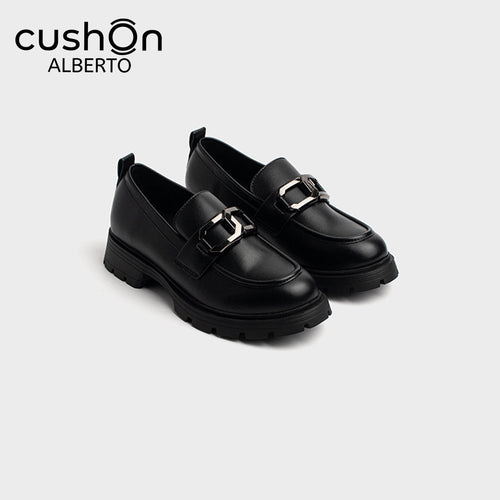 cushOn Women's Erin Buckle Flats
