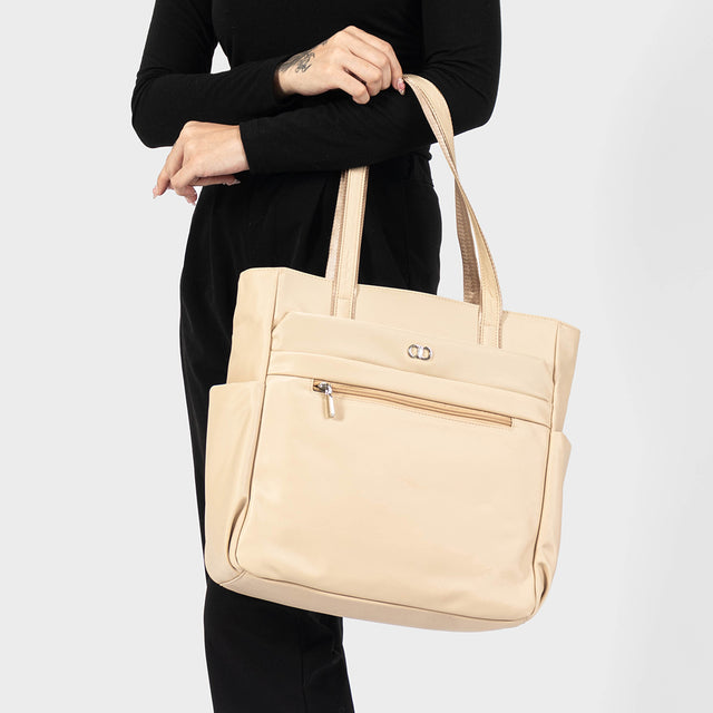 Unisex Letisia Handbag